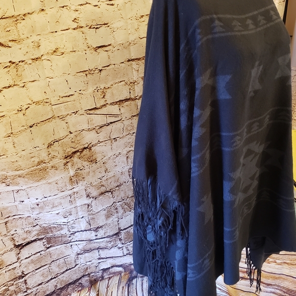 NWOT Chaps Blanket Poncho with Fringe - Picture 2 of 6